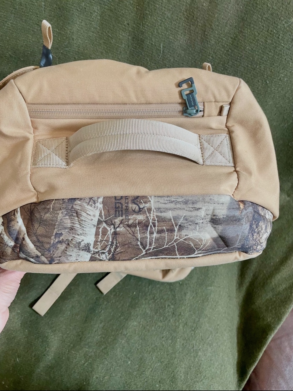 Pelican Tan Duffel/ Backpack with Camo Straps - Picture 6 of 16